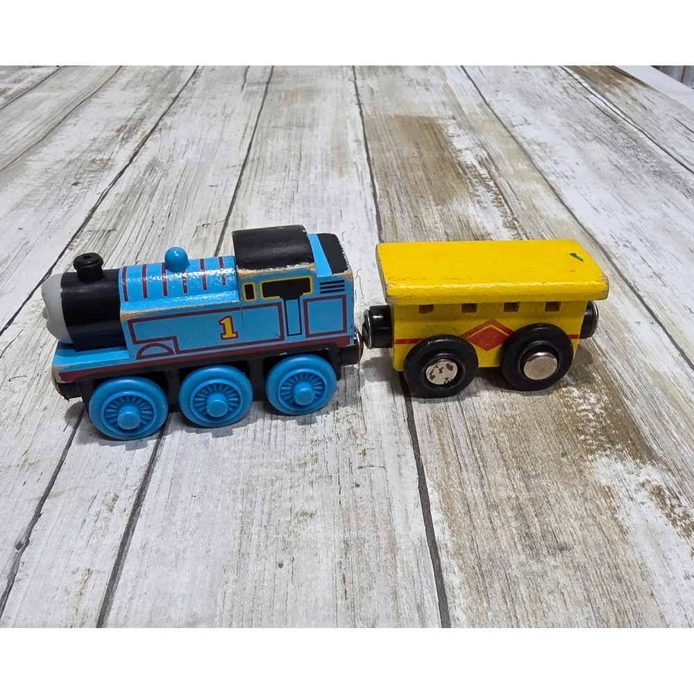 Thomas & Friends Wooden Railway Thomas Engine and Yellow Cargo Car 2001 1501WJ00 - Picture 5 of 7